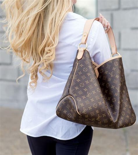 louis vuitton favorite mm vs pm|Louis Vuitton delightful pm size.